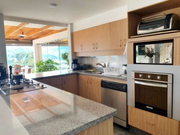 VENTA DE CASA DE 240 M2 CON INCREÍBLES VISTAS EN EL SECTOR SANCANCIO, MANIZALES CALDAS