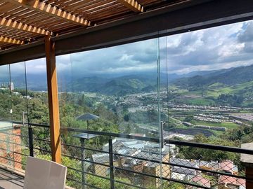 VENTA DE CASA DE 240 M2 CON INCREÍBLES VISTAS EN EL SECTOR SANCANCIO, MANIZALES CALDAS