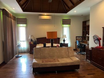 House for sale with Dog hotel in Hang Dong
