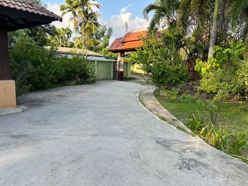 House for sale with Dog hotel in Hang Dong