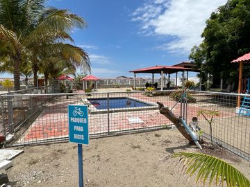 VENDO CASA EN PLAYAS DE 3 DORMITORIOS