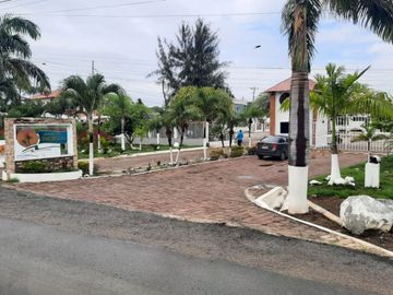 VENDO CASA EN PLAYAS DE 3 DORMITORIOS