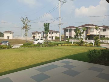 House and Lot For Sale in Cavite near  ALABANG and DE LA SALLE VERMOSA