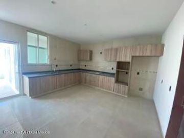 Cumbres del Lago. VENTA - Casa, 3 recamaras, cuarto de servicio, roof, estudio