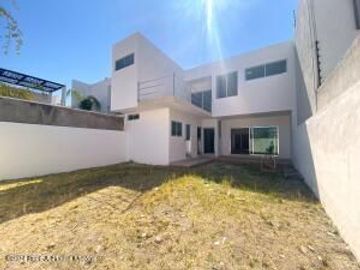 Cumbres del Lago. VENTA - Casa, 3 recamaras, cuarto de servicio, roof, estudio