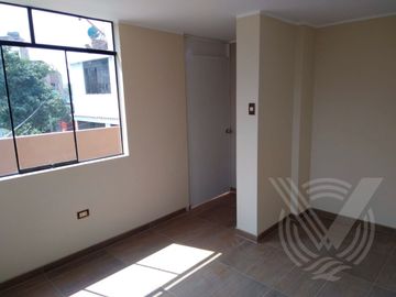 SE VENDE PROPIEDAD COMO NUEVA. TOTALMENTE REMODELADA Y FRENTE A PARQUE