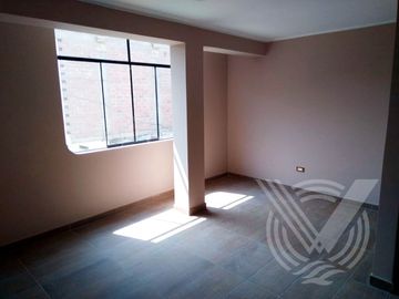 SE VENDE PROPIEDAD COMO NUEVA. TOTALMENTE REMODELADA Y FRENTE A PARQUE
