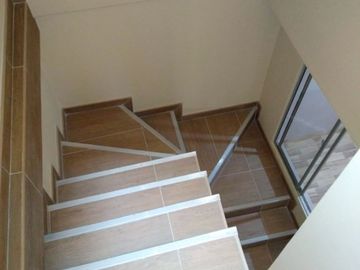 SE VENDE PROPIEDAD COMO NUEVA. TOTALMENTE REMODELADA Y FRENTE A PARQUE