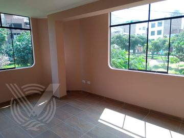 SE VENDE PROPIEDAD COMO NUEVA. TOTALMENTE REMODELADA Y FRENTE A PARQUE