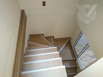 SE VENDE PROPIEDAD COMO NUEVA. TOTALMENTE REMODELADA Y FRENTE A PARQUE