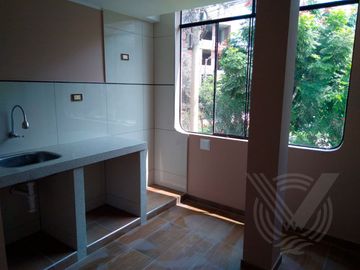SE VENDE PROPIEDAD COMO NUEVA. TOTALMENTE REMODELADA Y FRENTE A PARQUE