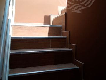 SE VENDE PROPIEDAD COMO NUEVA. TOTALMENTE REMODELADA Y FRENTE A PARQUE