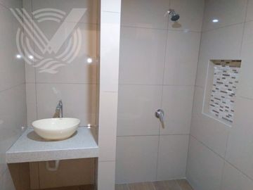 SE VENDE PROPIEDAD COMO NUEVA. TOTALMENTE REMODELADA Y FRENTE A PARQUE