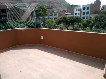 SE VENDE PROPIEDAD COMO NUEVA. TOTALMENTE REMODELADA Y FRENTE A PARQUE
