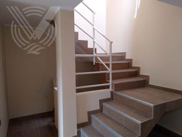SE VENDE PROPIEDAD COMO NUEVA. TOTALMENTE REMODELADA Y FRENTE A PARQUE