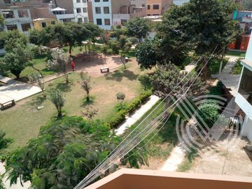 SE VENDE PROPIEDAD COMO NUEVA. TOTALMENTE REMODELADA Y FRENTE A PARQUE