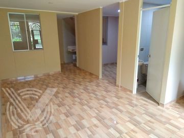 SE VENDE PROPIEDAD COMO NUEVA. TOTALMENTE REMODELADA Y FRENTE A PARQUE