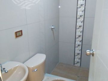 SE VENDE PROPIEDAD COMO NUEVA. TOTALMENTE REMODELADA Y FRENTE A PARQUE
