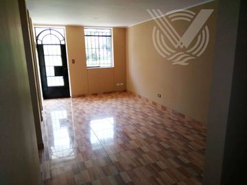 SE VENDE PROPIEDAD COMO NUEVA. TOTALMENTE REMODELADA Y FRENTE A PARQUE