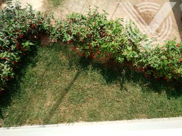SE VENDE PROPIEDAD COMO NUEVA. TOTALMENTE REMODELADA Y FRENTE A PARQUE