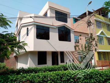 SE VENDE PROPIEDAD COMO NUEVA. TOTALMENTE REMODELADA Y FRENTE A PARQUE
