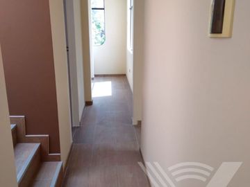 SE VENDE PROPIEDAD COMO NUEVA. TOTALMENTE REMODELADA Y FRENTE A PARQUE