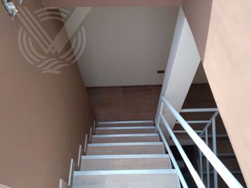 SE VENDE PROPIEDAD COMO NUEVA. TOTALMENTE REMODELADA Y FRENTE A PARQUE