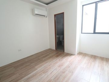 Brand New 3 Storey House and Lot for sale with 3 Bedrooms, 5 Toilet and Bath and 2 Car Garage in Cubao Quezon City (PH2403)