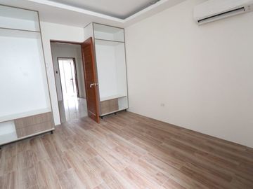 Brand New 3 Storey House and Lot for sale with 3 Bedrooms, 5 Toilet and Bath and 2 Car Garage in Cubao Quezon City (PH2403)