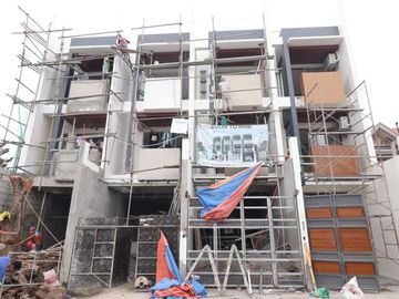 Brand New 3 Storey House and Lot for sale with 3 Bedrooms, 5 Toilet and Bath and 2 Car Garage in Cubao Quezon City (PH2403)