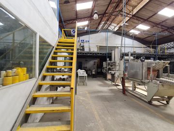Venta de Galpón Industrial con Oficinas en el Sector Vía Durán Tambo Km 4.5