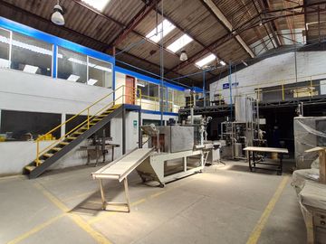 Venta de Galpón Industrial con Oficinas en el Sector Vía Durán Tambo Km 4.5