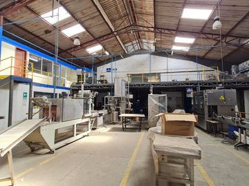 Venta de Galpón Industrial con Oficinas en el Sector Vía Durán Tambo Km 4.5