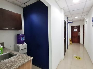 Venta de Galpón Industrial con Oficinas en el Sector Vía Durán Tambo Km 4.5