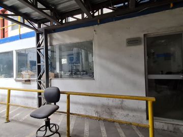 Venta de Galpón Industrial con Oficinas en el Sector Vía Durán Tambo Km 4.5