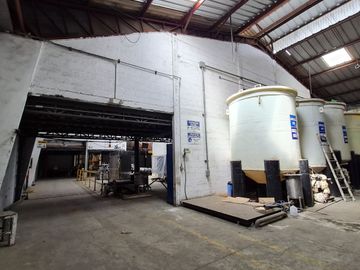 Venta de Galpón Industrial con Oficinas en el Sector Vía Durán Tambo Km 4.5