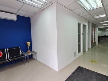 Venta de Galpón Industrial con Oficinas en el Sector Vía Durán Tambo Km 4.5