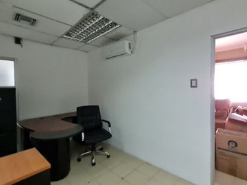 Venta de Galpón Industrial con Oficinas en el Sector Vía Durán Tambo Km 4.5