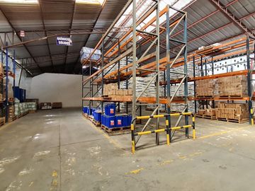 Venta de Galpón Industrial con Oficinas en el Sector Vía Durán Tambo Km 4.5
