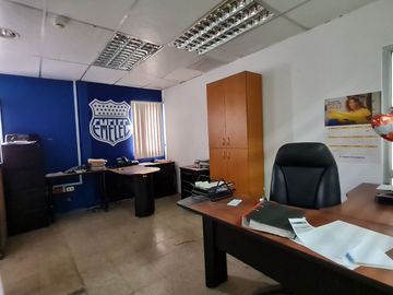 Venta de Galpón Industrial con Oficinas en el Sector Vía Durán Tambo Km 4.5