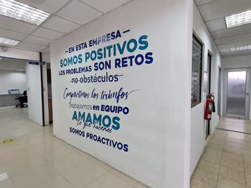 Venta de Galpón Industrial con Oficinas en el Sector Vía Durán Tambo Km 4.5
