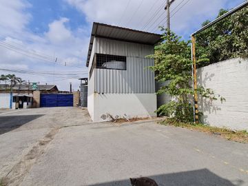 Venta de Galpón Industrial con Oficinas en el Sector Vía Durán Tambo Km 4.5