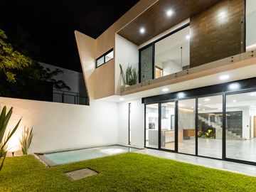 Magnífica Casa NUEVA con Alberca en privada en Buena Vista, Cuernavaca - VENTA