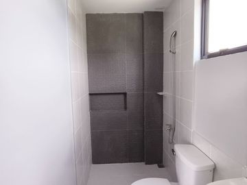5 Bedroom Modern Design House and Lot in Alaminos Laguna