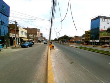 REMATE DE CASA CON LOCAL COMERCIAL EN AV. TUPAC AMARU - COMAS