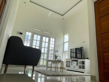 Rumah Model American Farm House di Purwakarta Dekat Sadang
