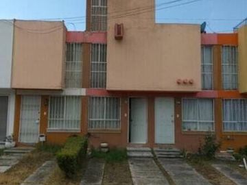 CASA EN VENTA LOS HEROES PUEBLA CON PORTON ELECTRICO