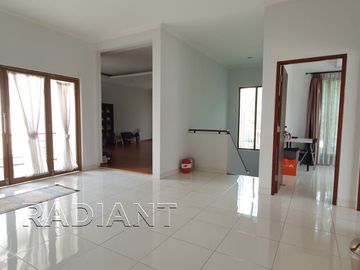 Dijual Rumah Hook Siap Huni di Emerald Bintaro Sektor 9