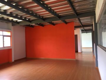 Galpon industrial de venta cerca de Quito.  10.000 m2 terreno - 1.820 m2 construccion