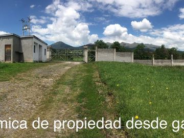 Galpon industrial de venta cerca de Quito.  10.000 m2 terreno - 1.820 m2 construccion